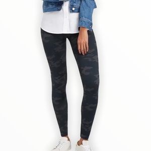 SPANX Look At Me Now Green Camo Seamless Leggings Size Medium New